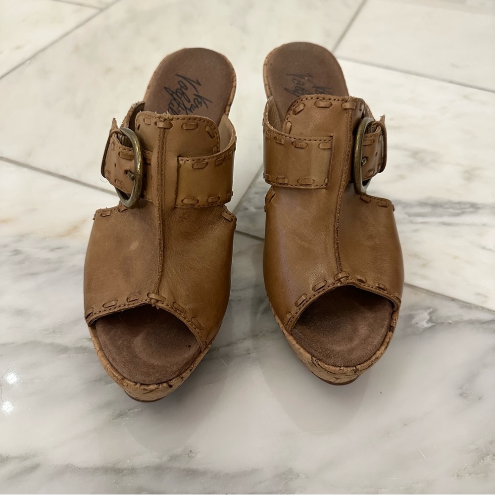 Volitile platform wedge slides
